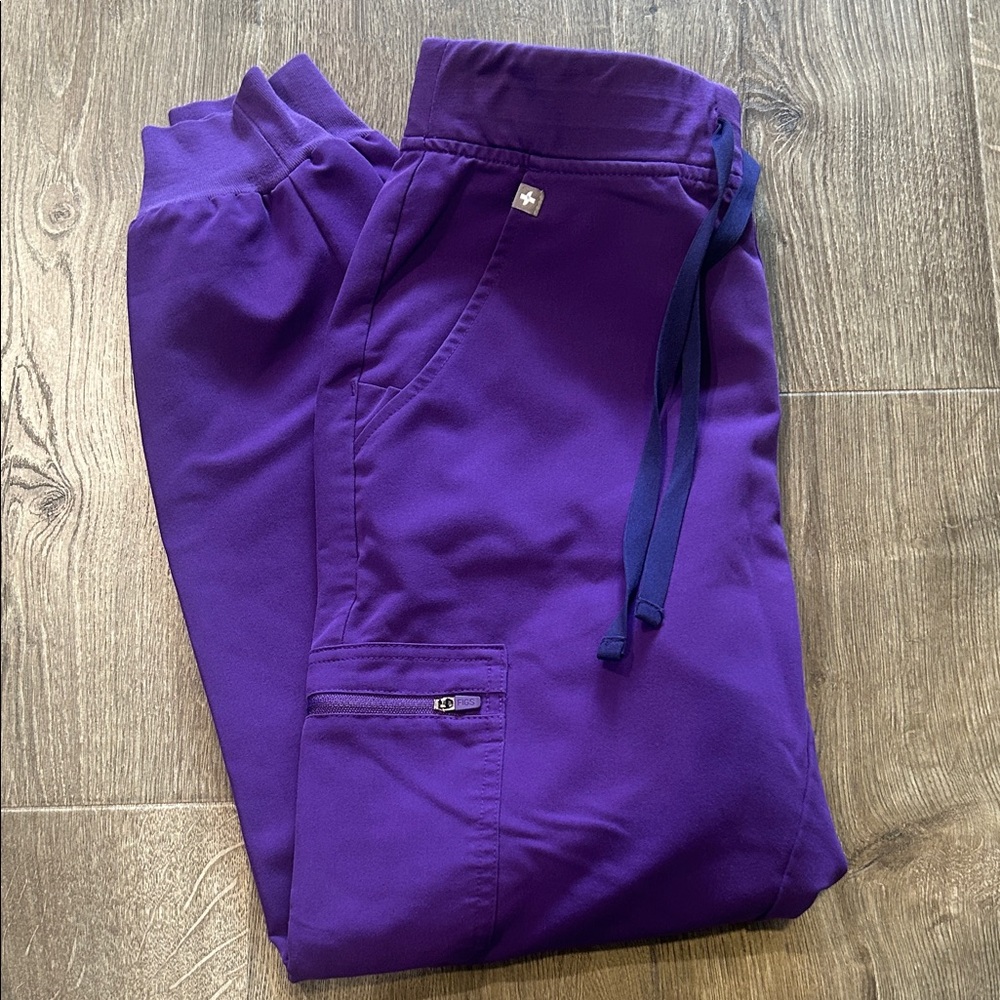 Figs Zamora joggers in Digital Grape